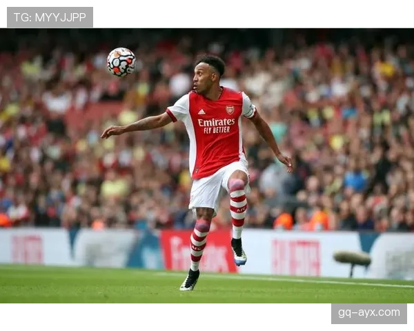 加蓬球星奥巴梅杨职业生涯表现稳健,持续提升进攻效率 加蓬球星奥巴梅杨职业生涯表现稳健,持续提升进攻效率